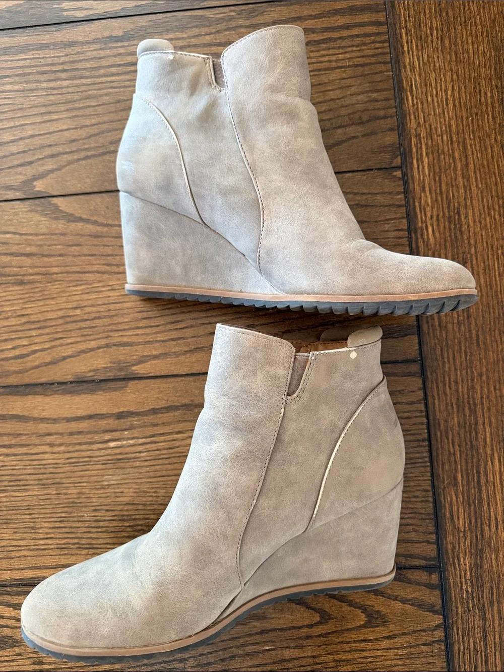 SOUL Naturalizer Gray Suede Wedge Ankle Boots with Side Zip